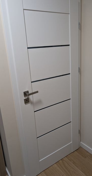 Drzwi wewnętrzne białe z ościeeżnicą PRAWE  80cm