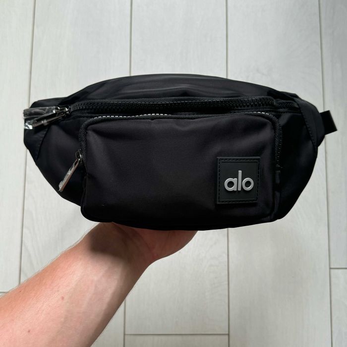 Сумка через плече/на пояс Alo Yoga Funny Pack. Бананка Alo.