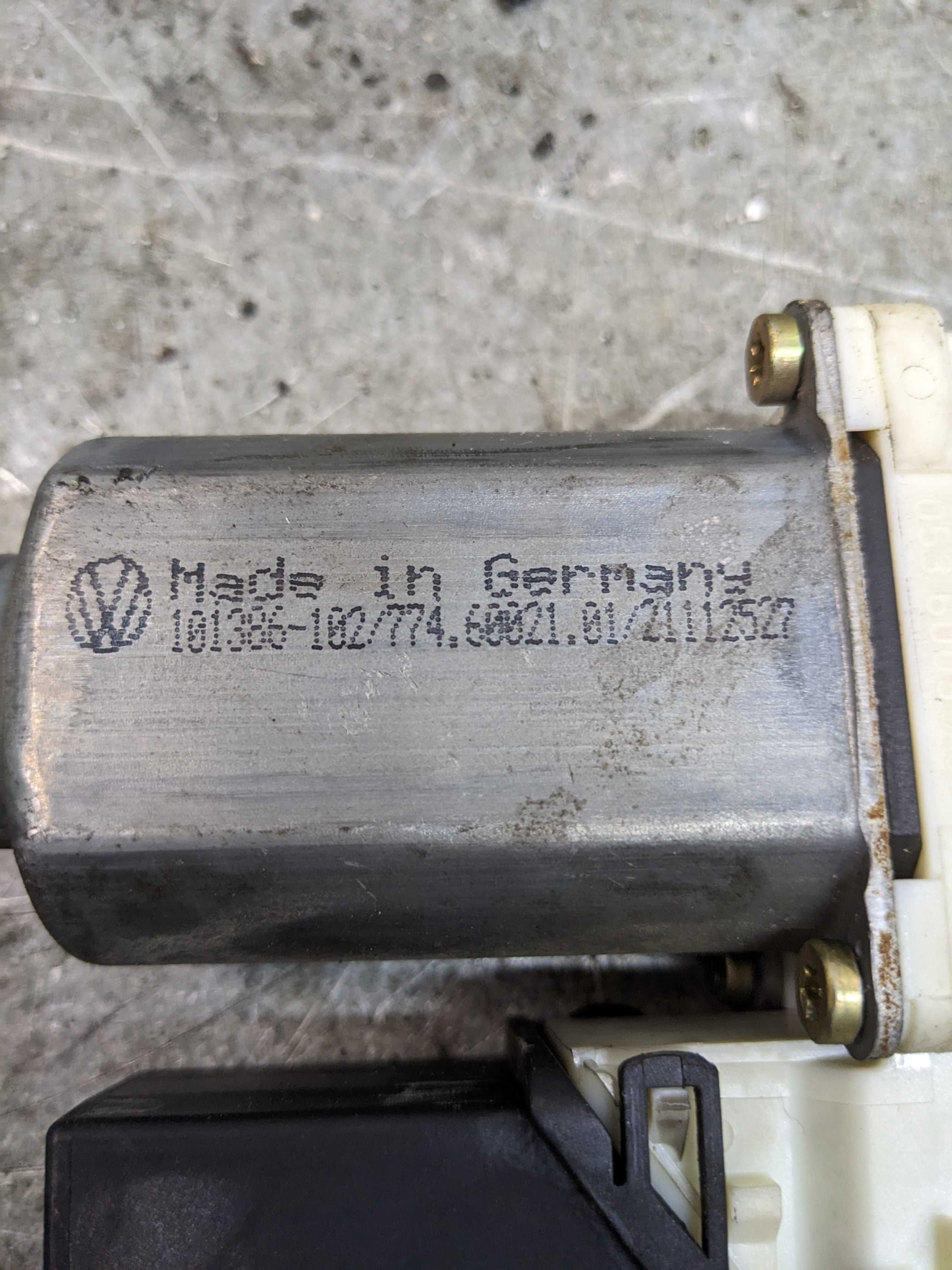 Volkswagen Polo IV 9N Silniczek Podnoszenia Szyby Prawy Przód PP
