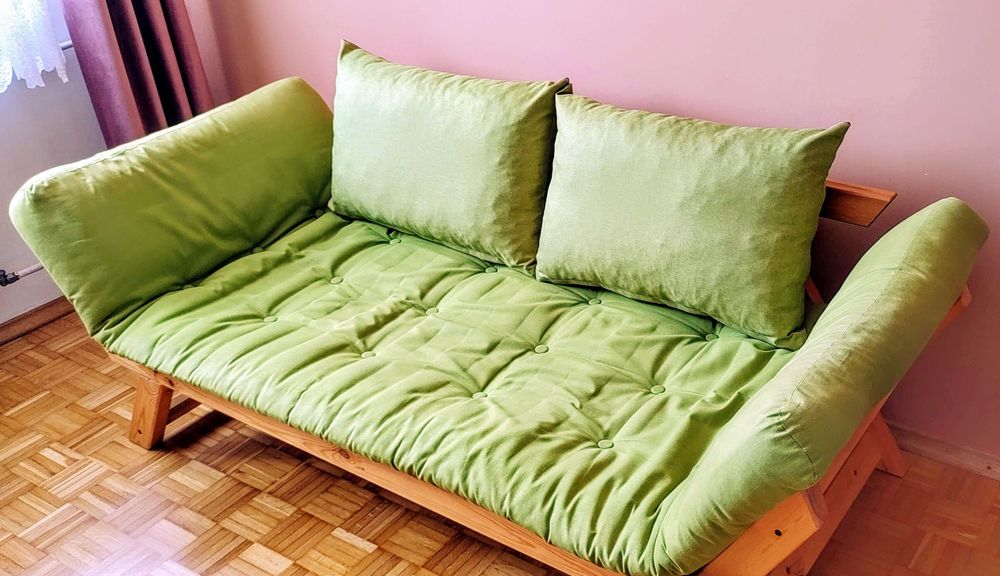 Sofa Bebop marki Karup, lite drewno sosnowe