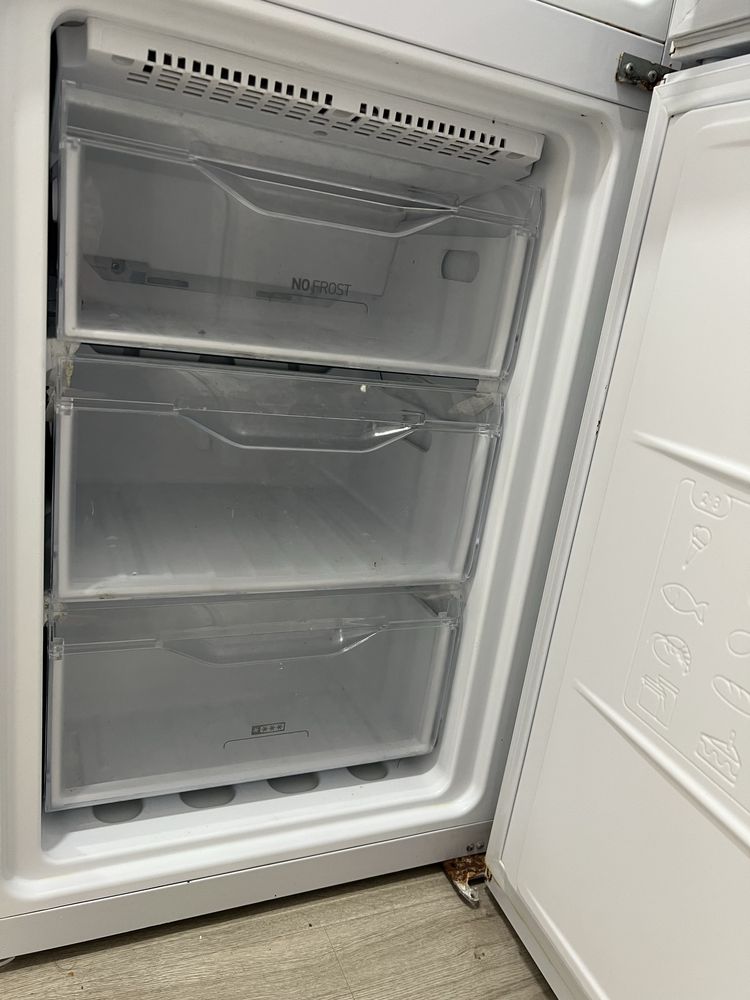 Vende-se frigorífico em bom estado de funcionamento