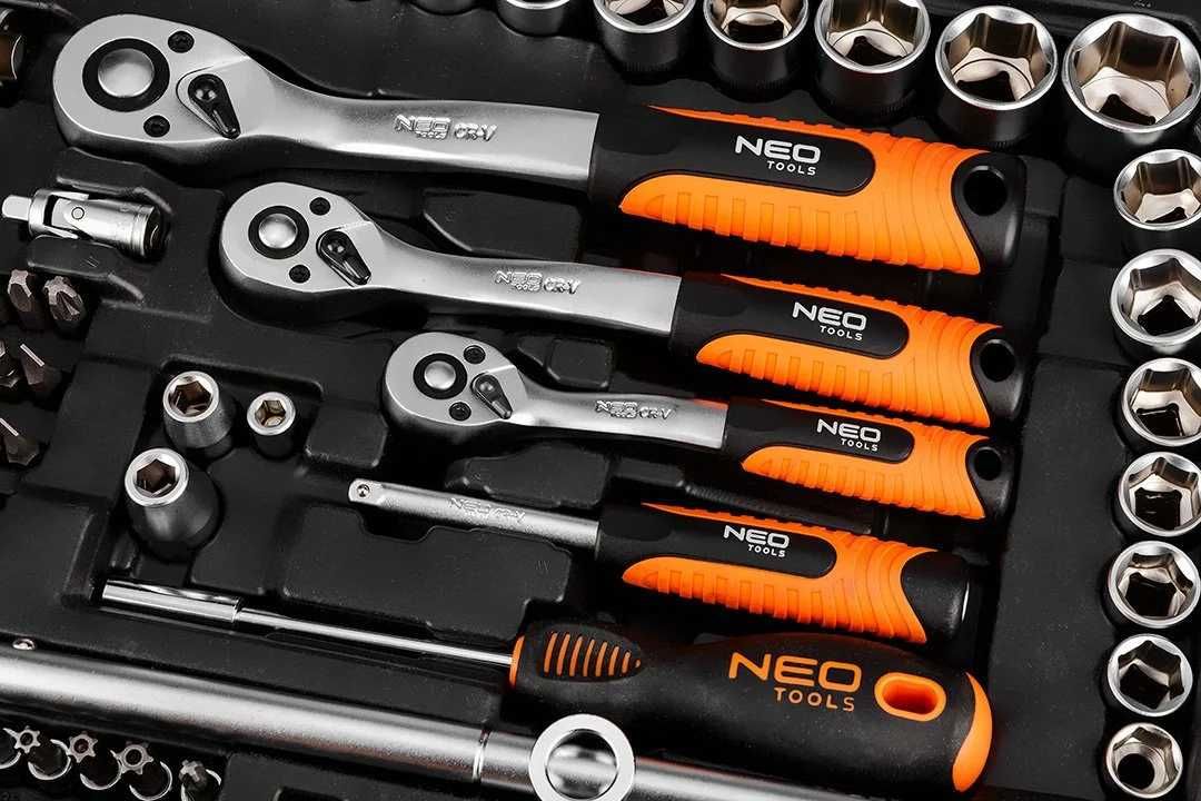 Zestaw kluczy NEO TOOLS walizka 220 ELEMENTÓW  1/2", 3/8", 1/4" 10-220