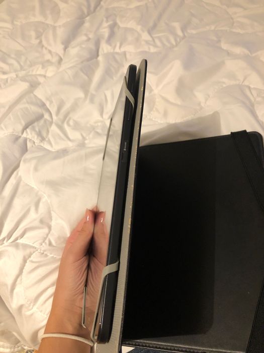 Tablet Samsung SM-T580 16G(com capa protetora)