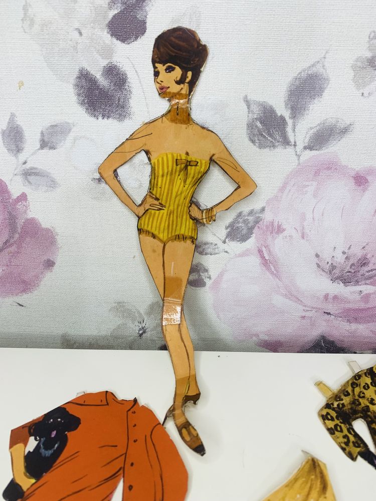 Papierowa lalka z ubraniami jak Barbie, vintage