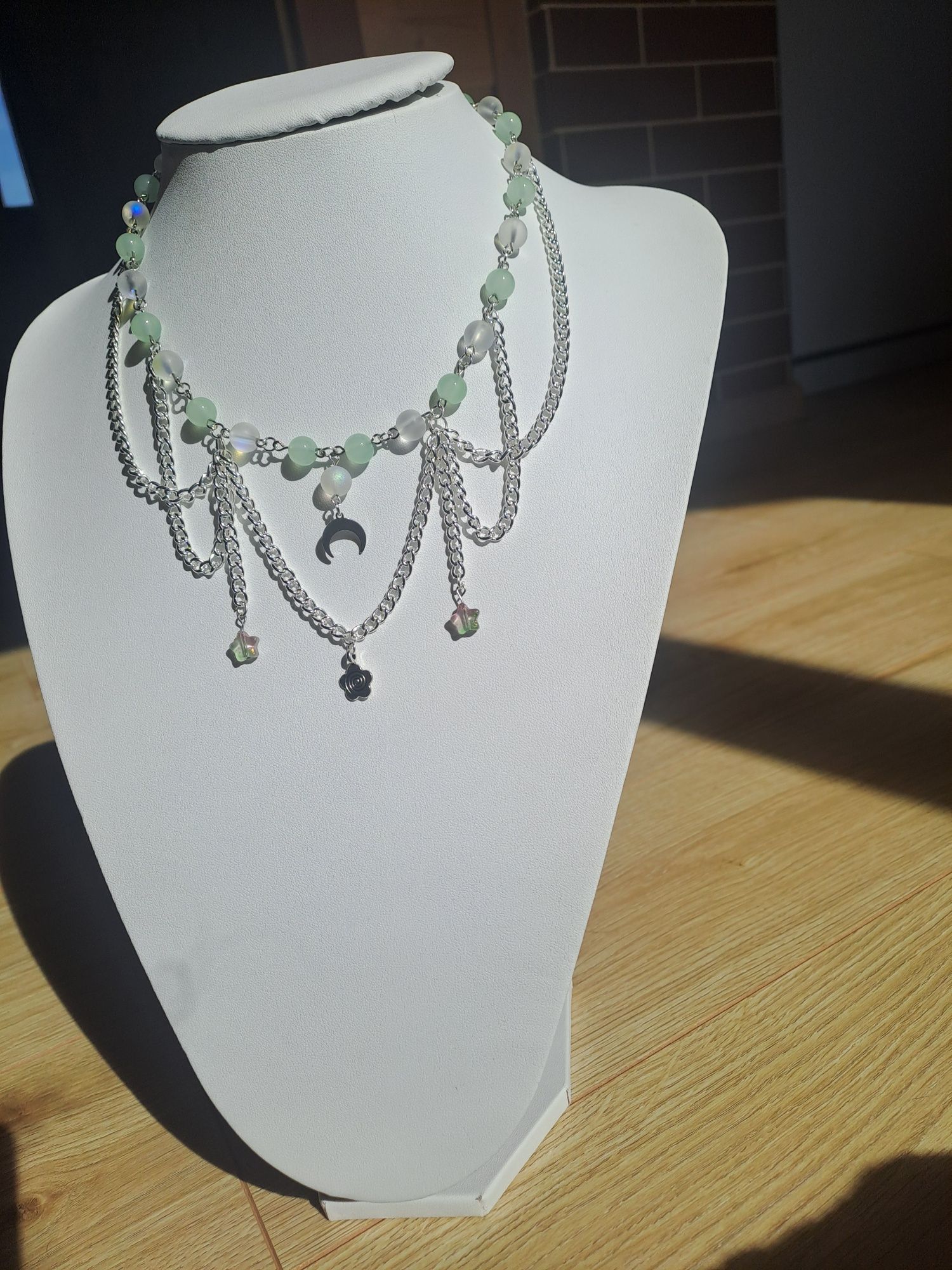 Zielono-biały naszyjnik handmade aesthetic biżuteria viral jewelry
