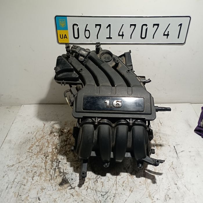 Колектор впускний 1.6 MPI Skoda Octavia A5 Golf 5 06A133203 VAG