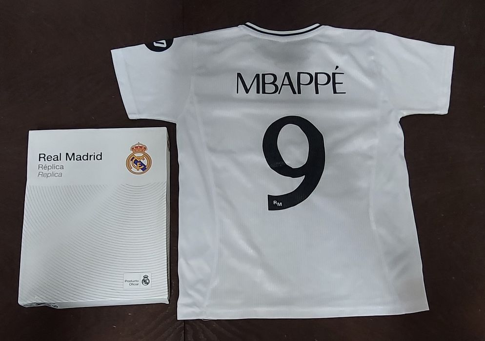 Real Madryt Mbappe komplet koszulka i spodenki roz. 10 lat na 140 cm