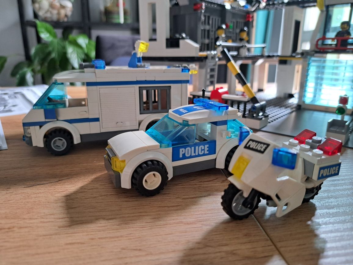 Lego City 7744 Ciężarówka policyjna 7743, Konwój 7286