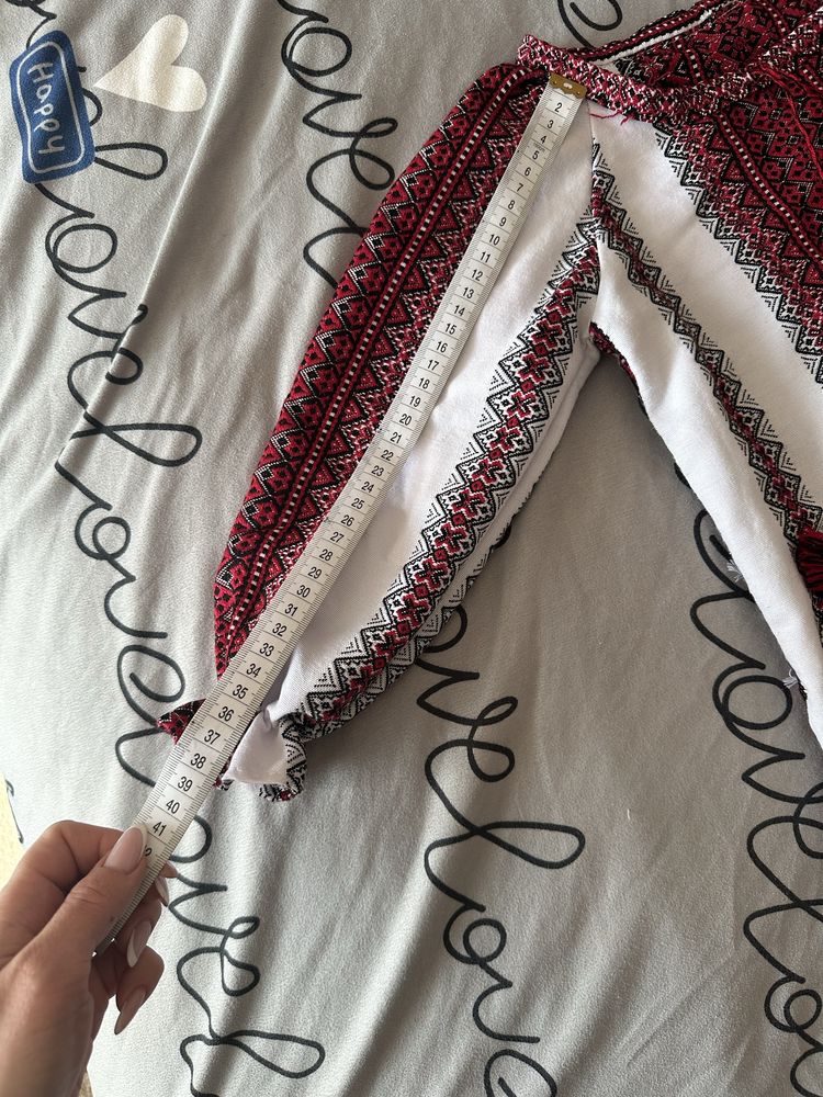 Продам вишиванку на дівчинку