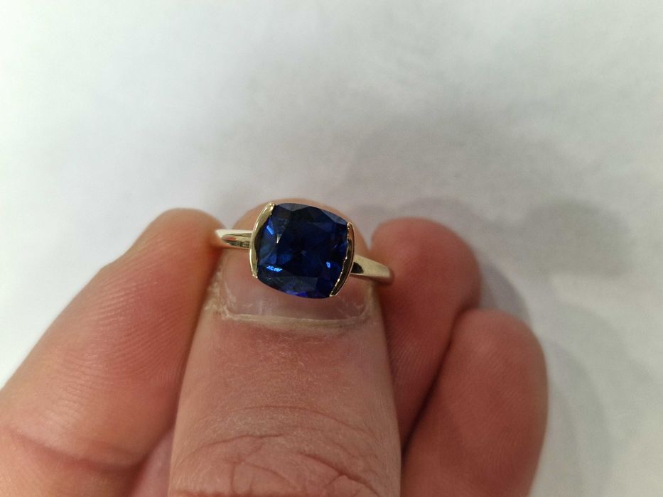 Złoty pierścionek damski/ 375/ 2.45 gram/ R9/ Szafir/ od W.KRUK
