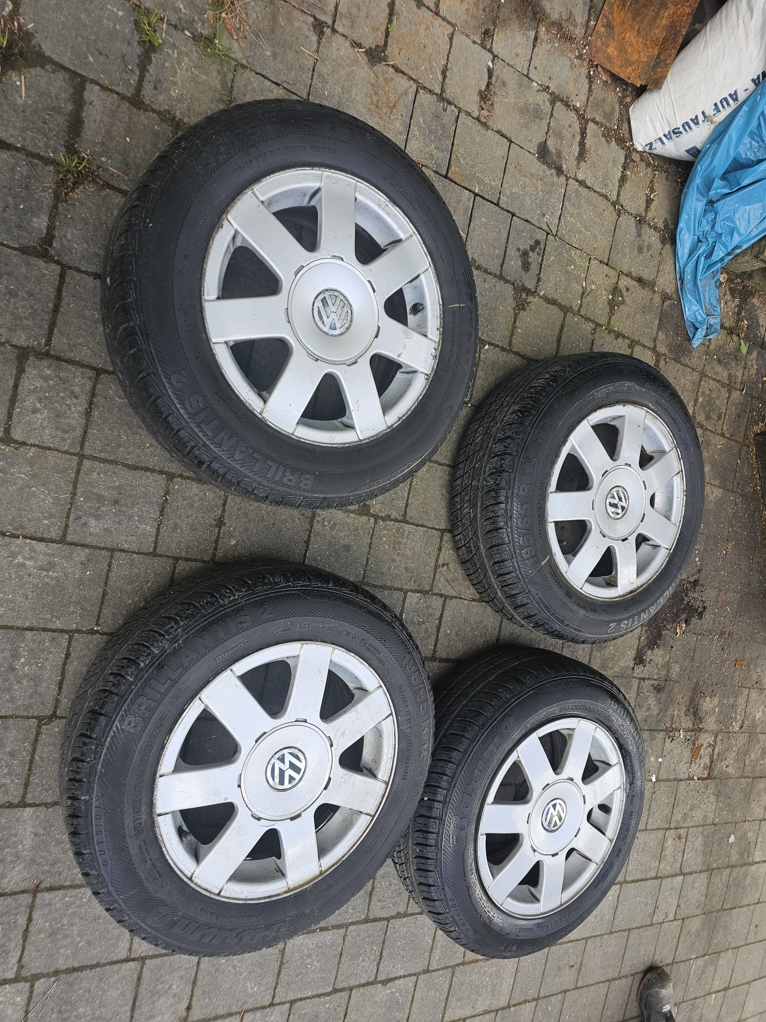 Felgi aluminiowe z oponami opony  195/65r15 koła  8mm vw seat skoda