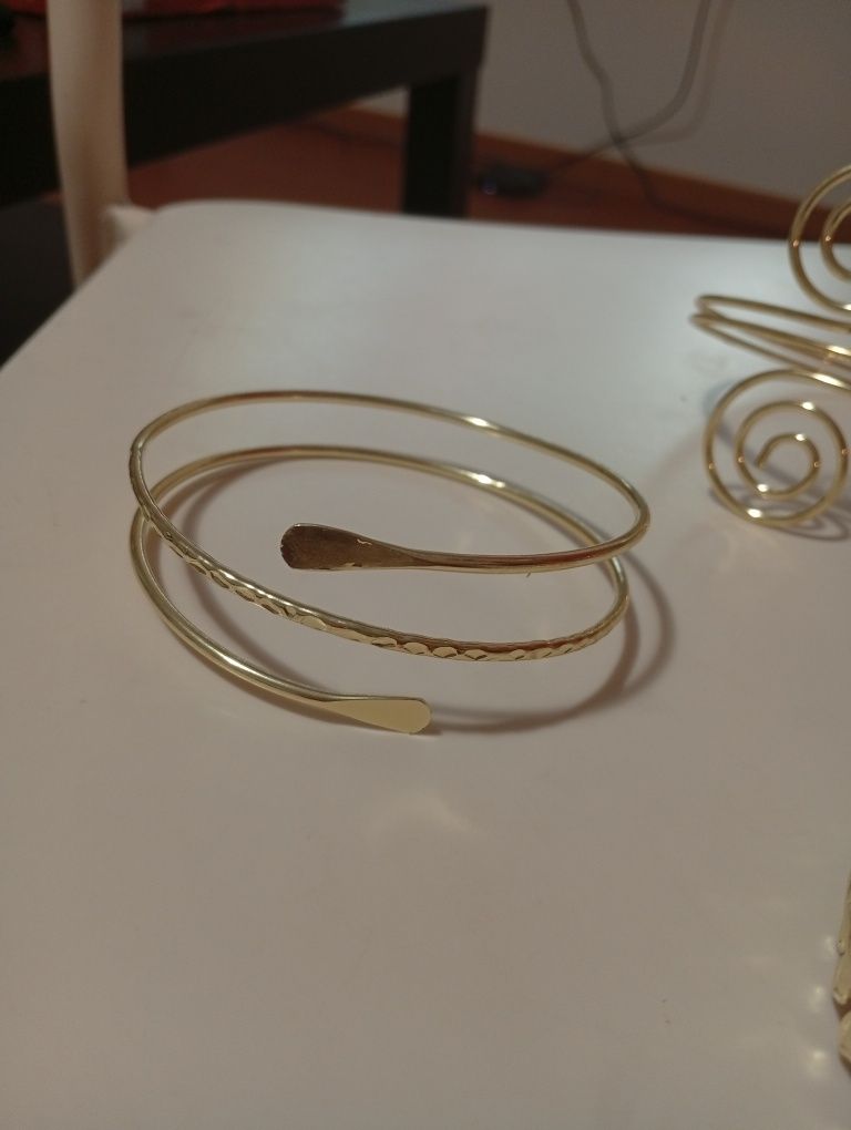 4 pulseiras/braçadeiras ajustáveis douradas de Bijuteria