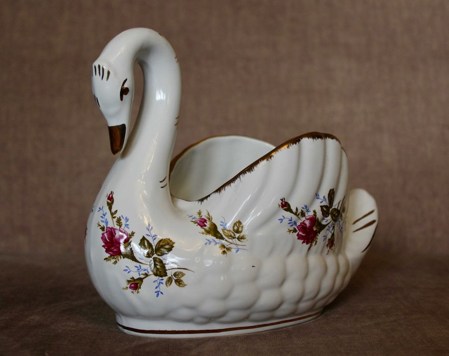 duży łabędź z porcelany * Chodzież