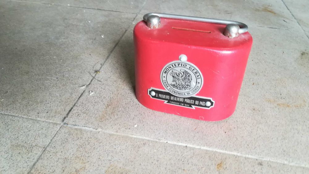 Vende-se mealheiro