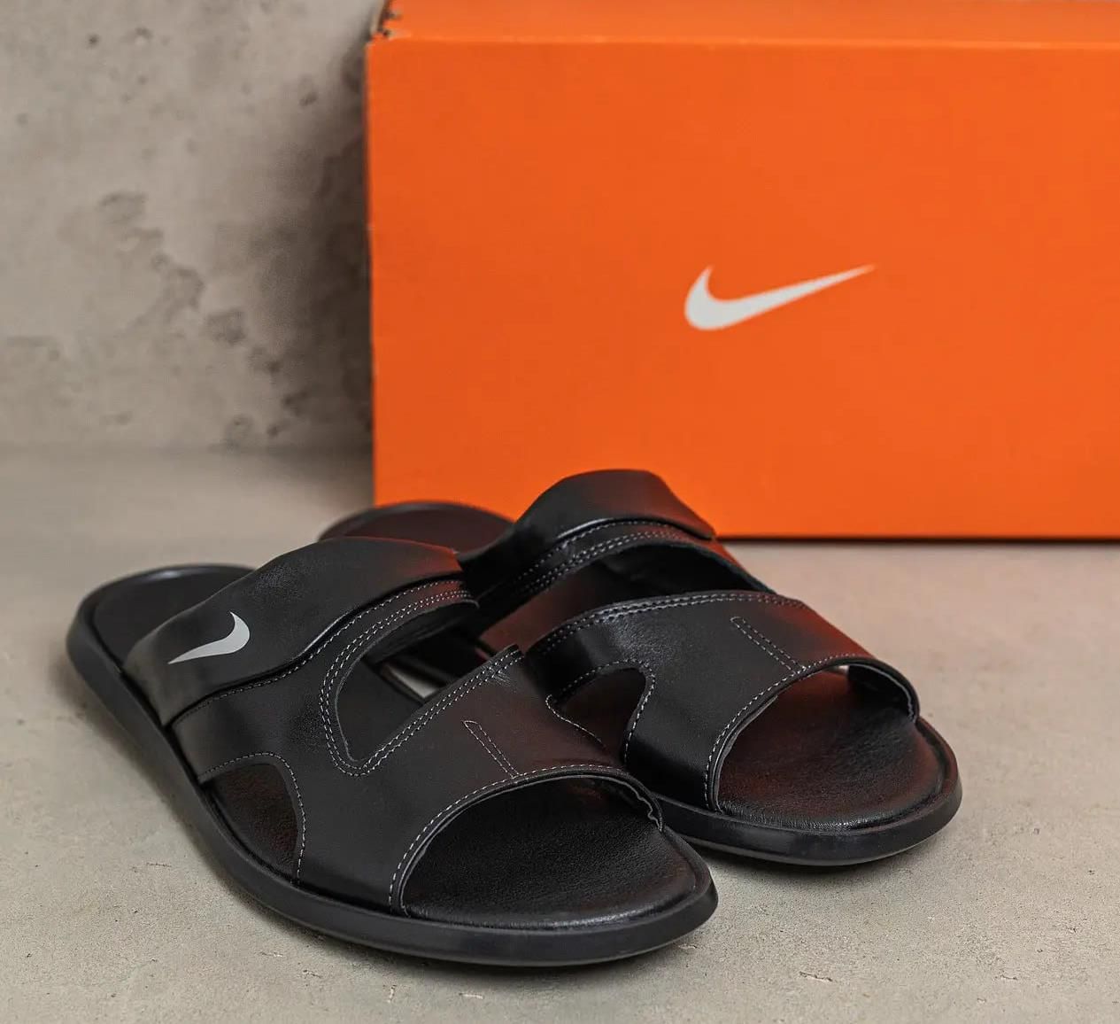 Мужские шлепанцы Nike черные, кожаные шлепки найк