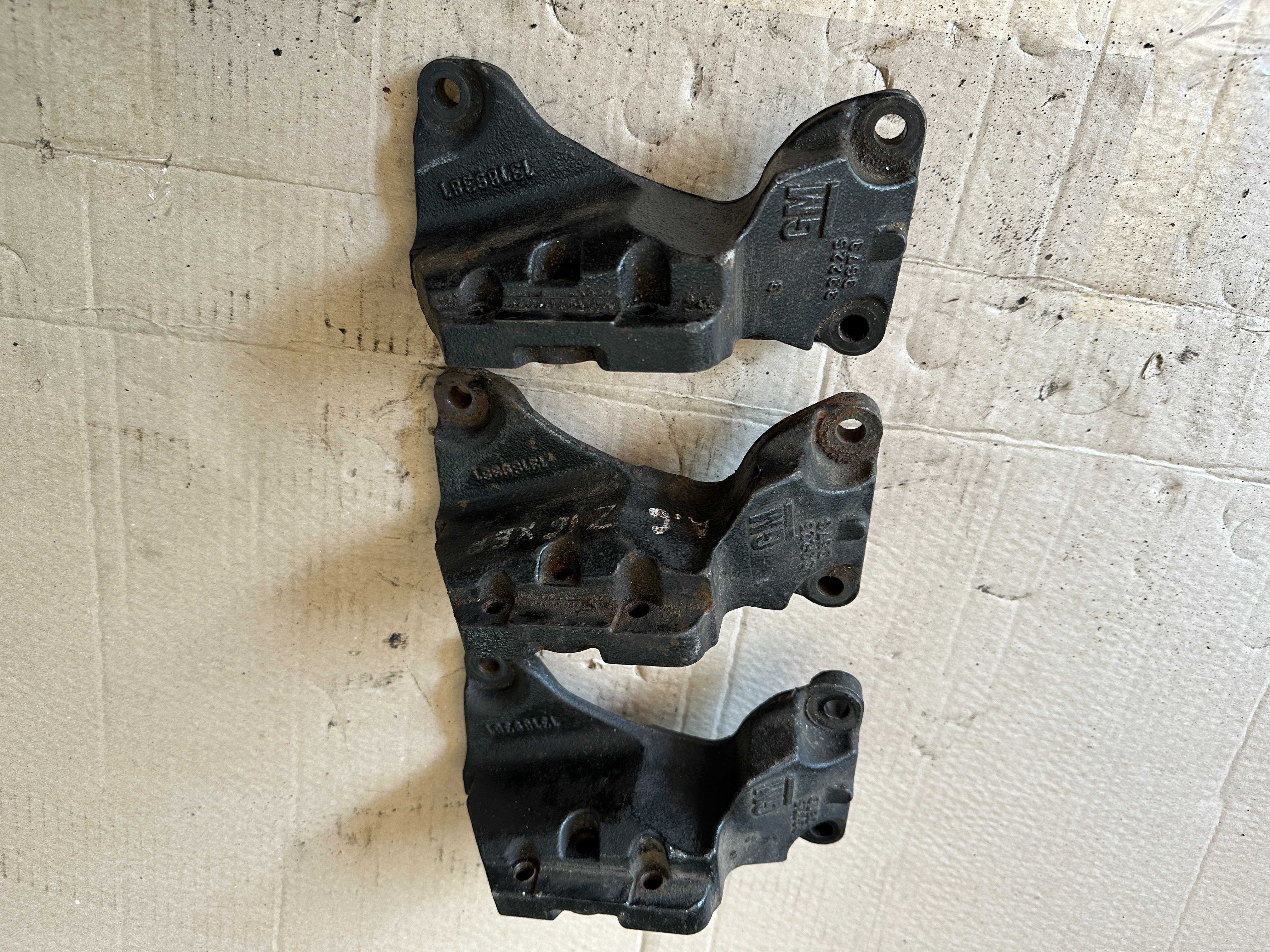 Кронштейн двигуна opel zafira b 1.6 2005-2011 13189381