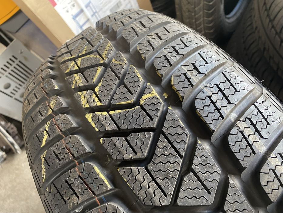 Opona zimowa Pirelli Sottozero 3 225/40 R18 1szt. 2014r. Nowa