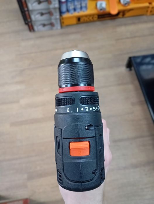 Шуруповерт акумуляторний 12 вольт