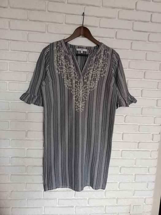 Сукня С з вишивкою