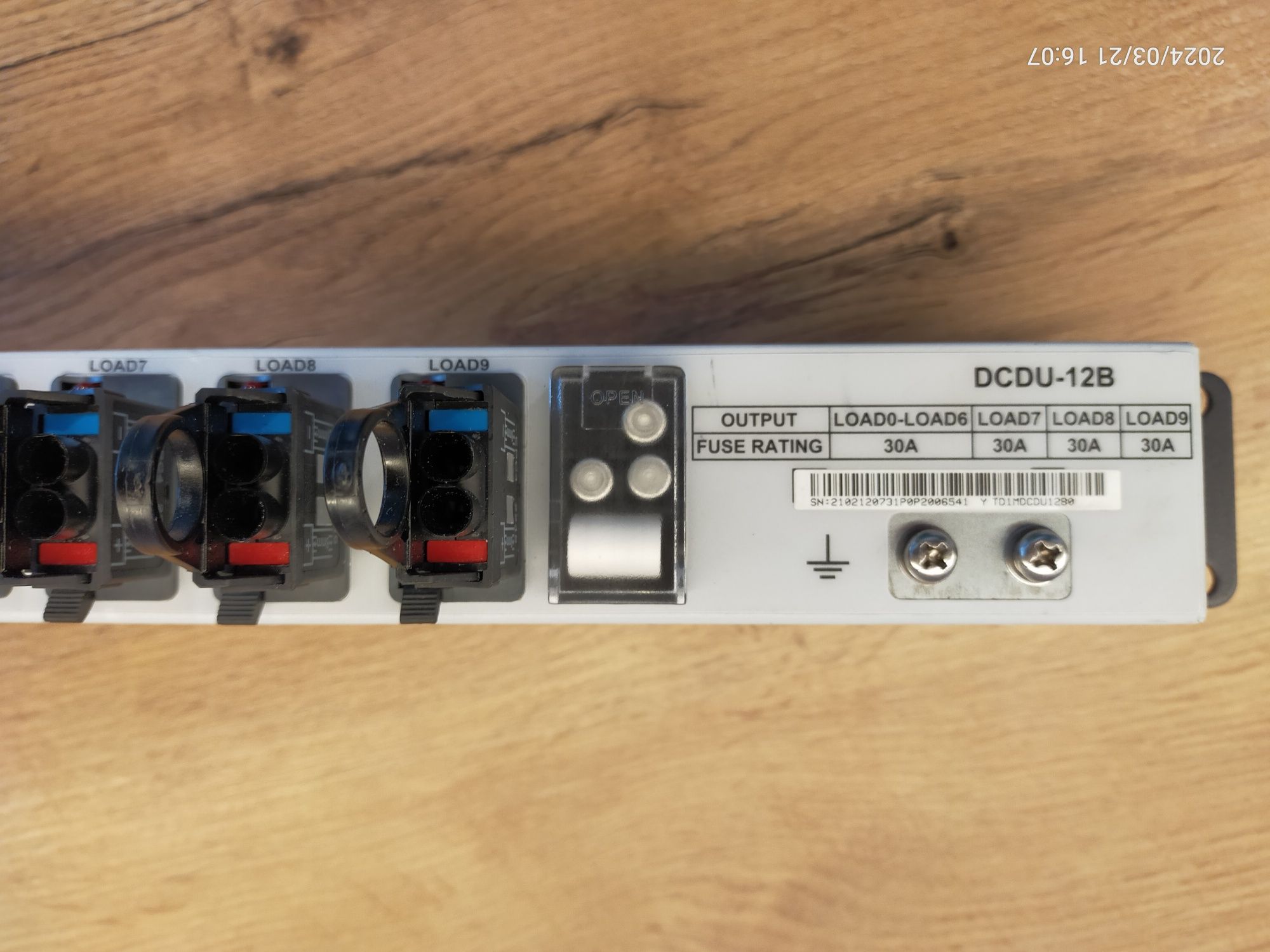 DCDU-12B moduł dystrybucji zasilania do szafy rackowej