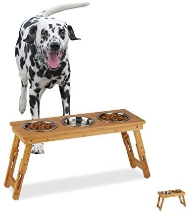 Miski dla psa na stojaku.