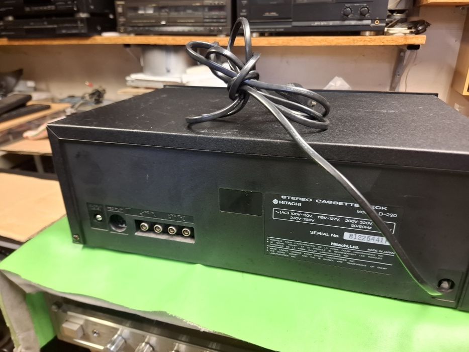 Magnetofon Hitachi D-220