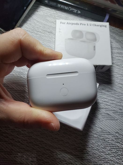 Зарядний кейс для AirPods Pro 1/2 — універсальний чохол-зарядка