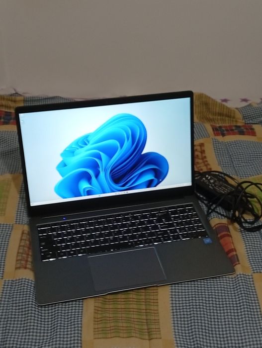 Chuwi Lapbook com Windows 11 e tem carregador