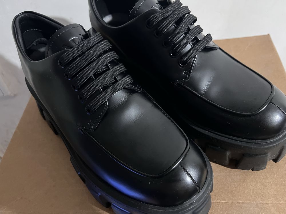 Шкіряні черевики Prada 36 р