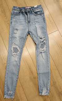 Jeansy skinny z przetarciami