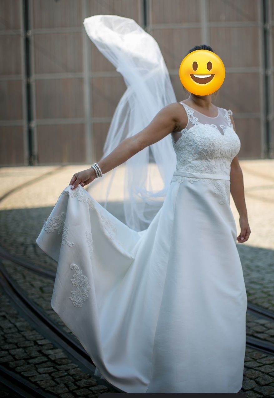 Suknia ślubna w kolorze śmietanki / ecru