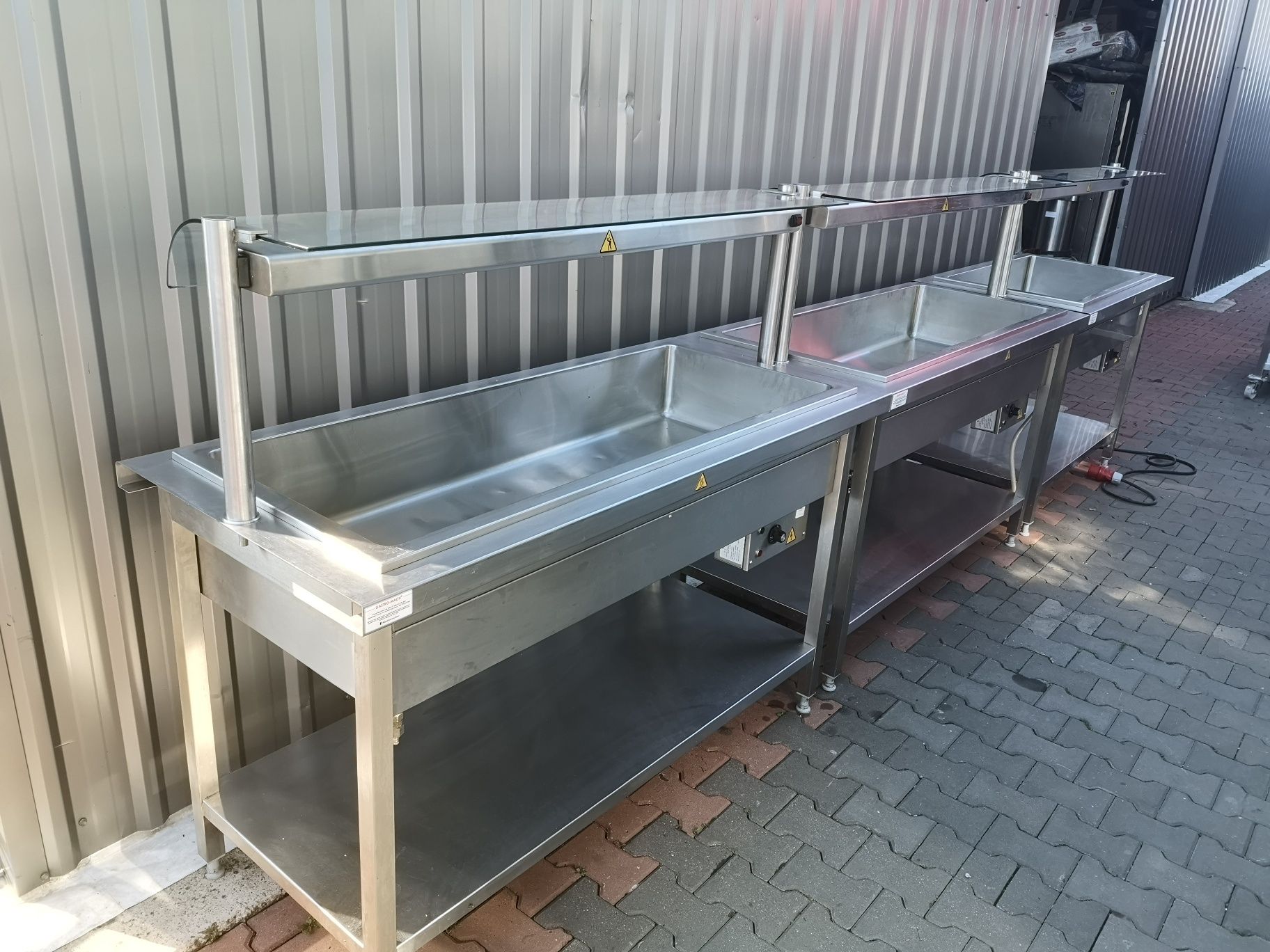 Ciąg gastronomiczny grzewczy i chłodniczy plus witryna Dora Metal