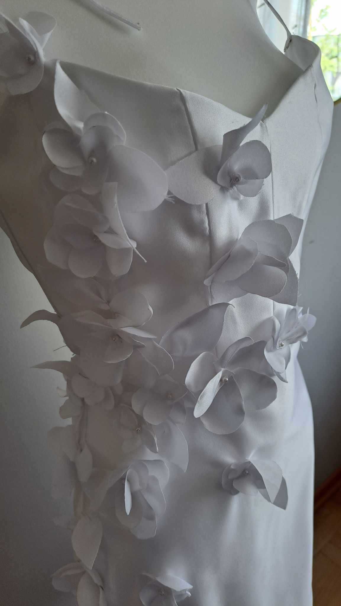 Nowa Biała ślubna Sukienka  satynowa kwiaty 3D rozmiar 34