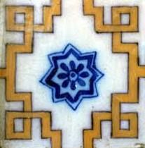 Azulejo antigo pintado à mão, marcado