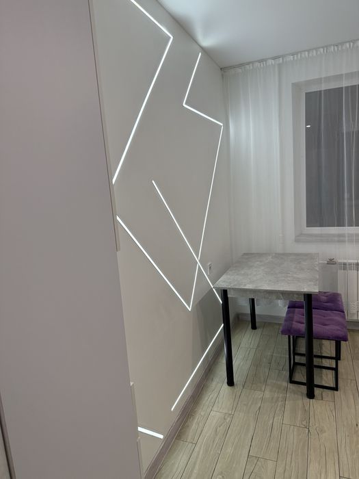 Здається в оренду двокімнатна з сучасним ремонтом