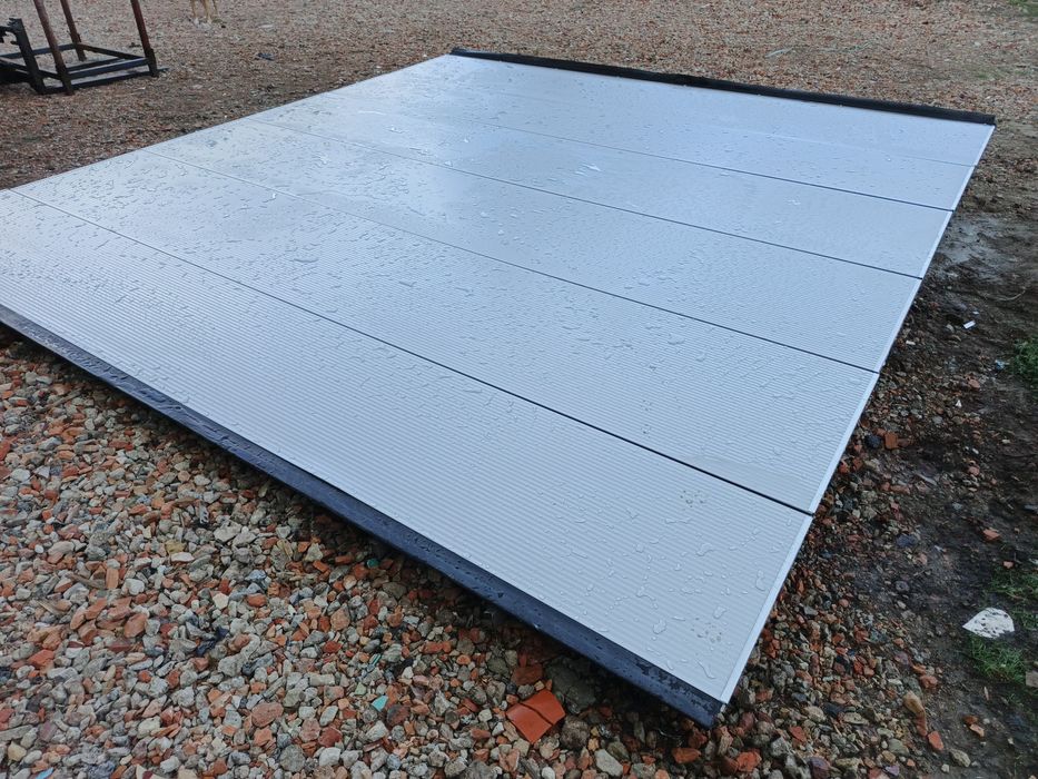Brama garażowa panelowa segmentowa silnikiem elektrycznym  404x431