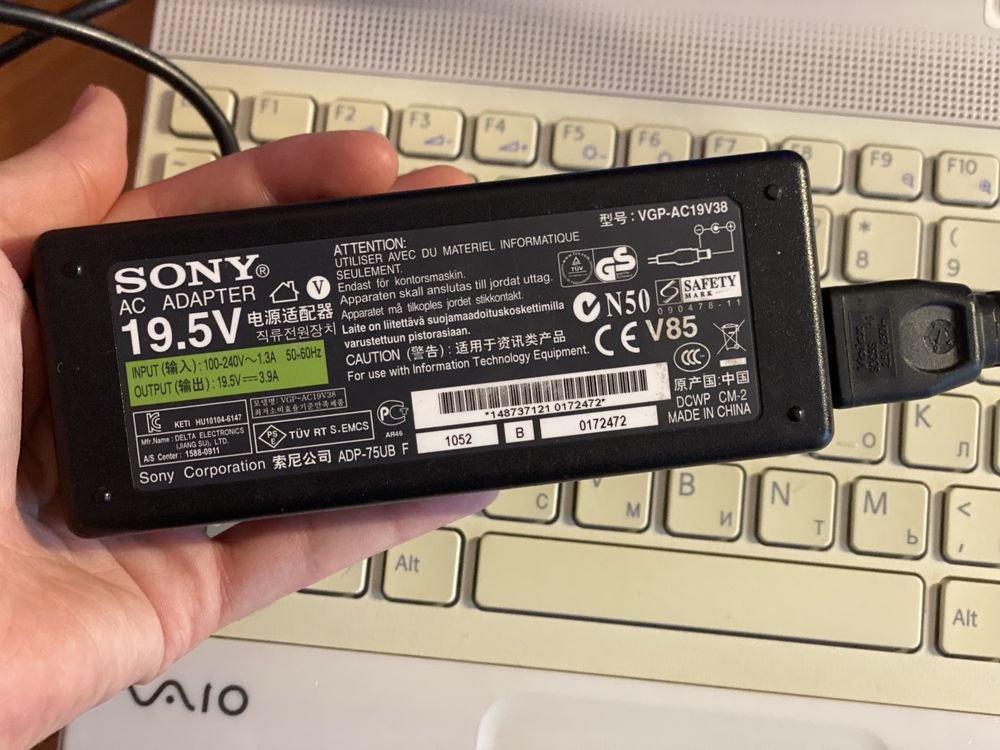 Sony Vaio PCG-71211V (i3-330M; 6 GB DDR3; 240 GB SSD; 15.6")