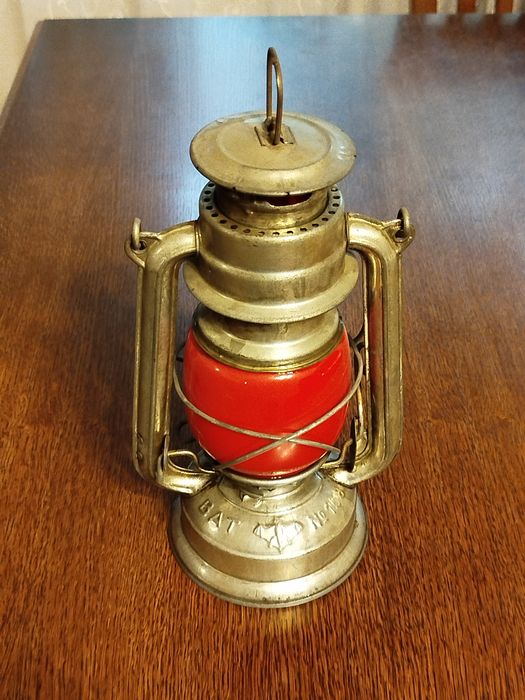 Lampa naftowa sygnalizacyjna