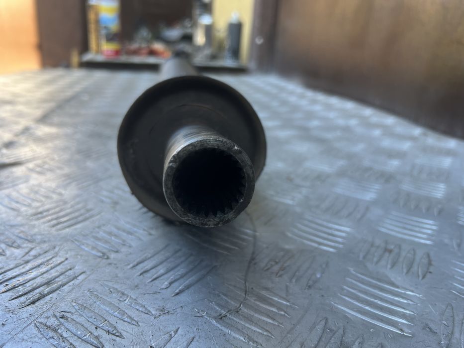 Кардан Mitsubishi pajero 1986 год паджеро обьем 2.0 бенз