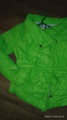 куртка зелена на весну
