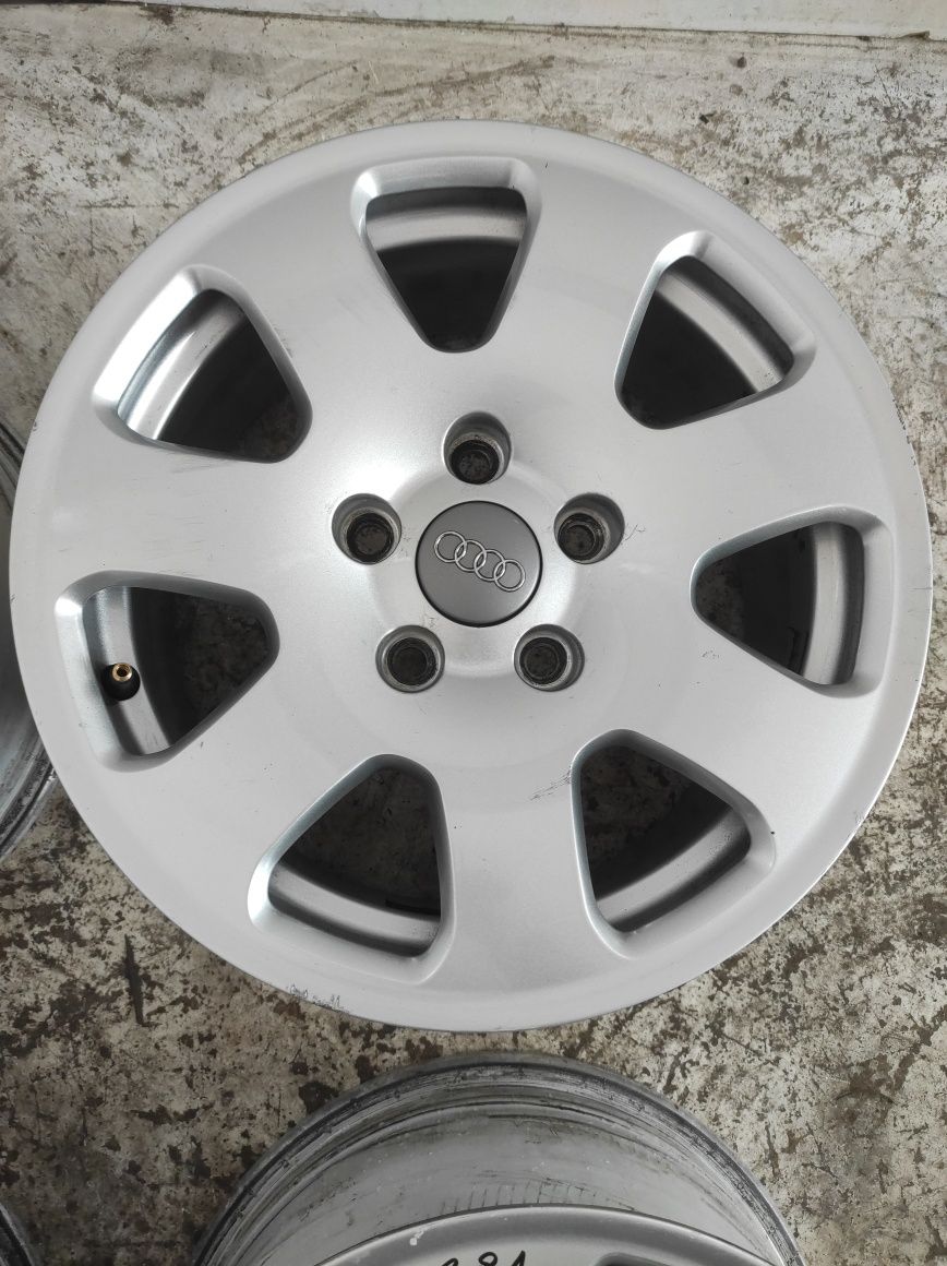 391 Felgi aluminiowe ORYGINAŁ AUDI R 15 5x112 otwór 57,1