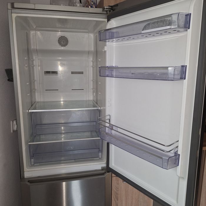 Lodówko zamrażarka BEKO z wyświetlaczem
