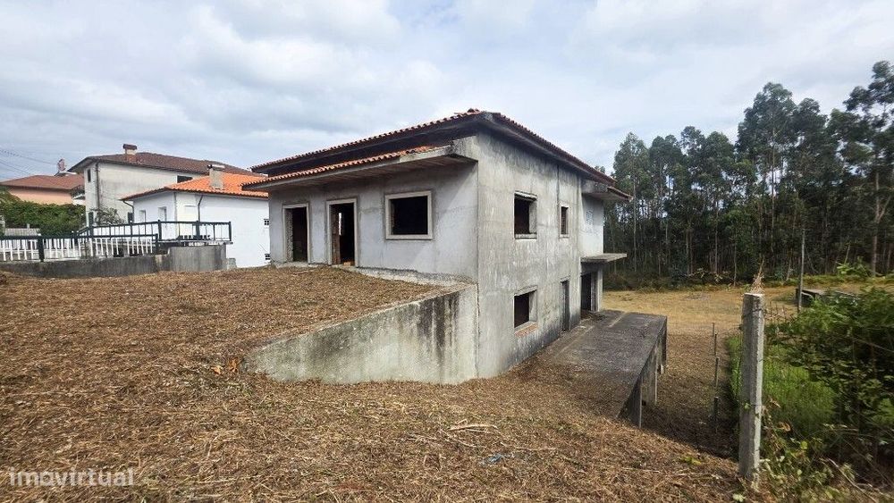 Lote c/ moradia em estrutura -  Cerdeirinhas, Tabuaças