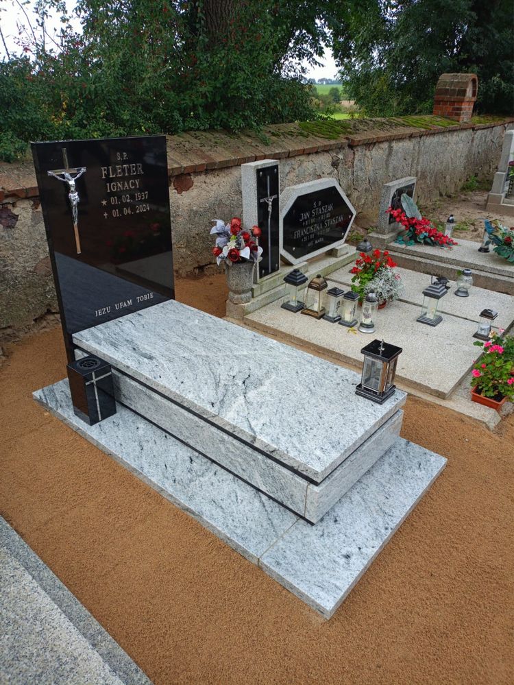 Parapety granitowe, nagrobki, blaty lazienkowe kuchenne