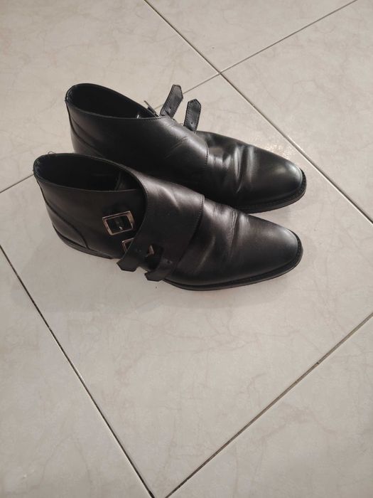 Sapatos e botas  em muito bom estado