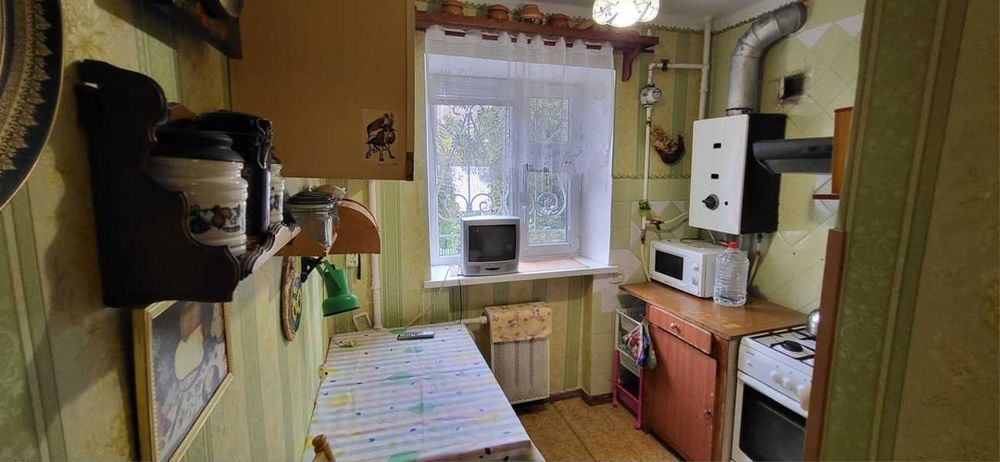 Продається простора 3-кімнатна квартира в Центрі