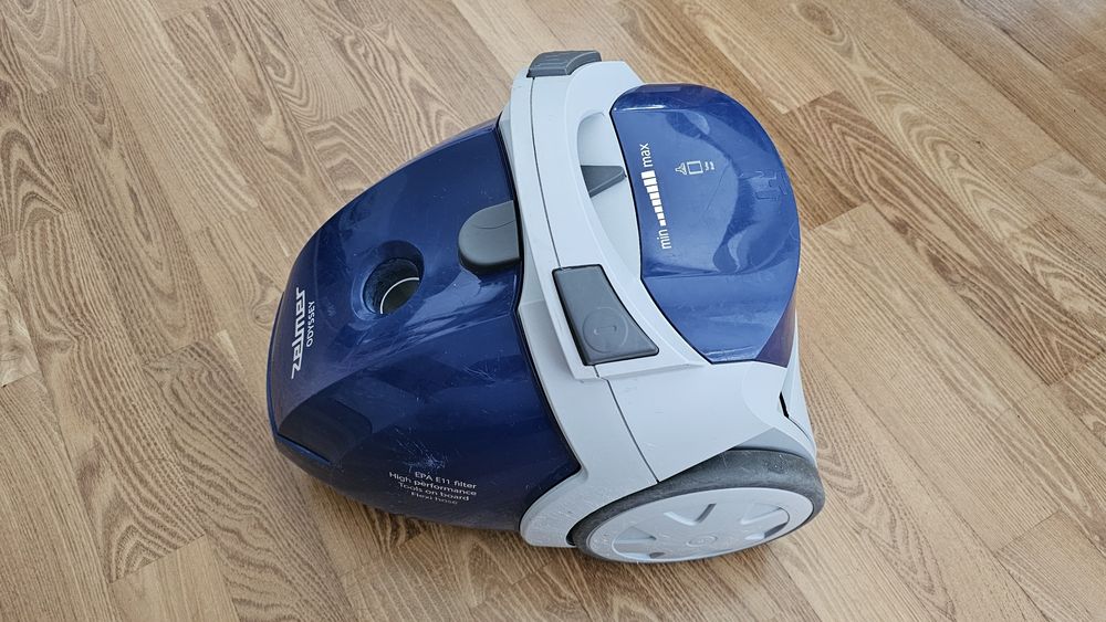 Odkurzacz Zelmer Odyssey ZVC 307
Moc 890W

Pełny komplet:
- Odkurzacz