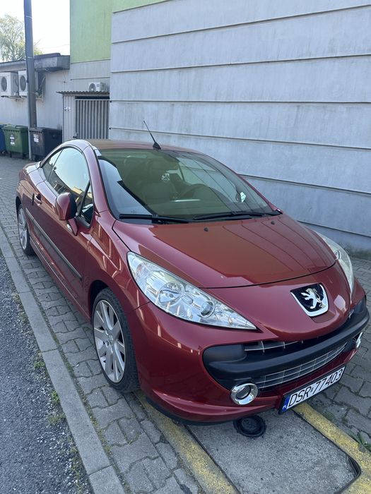 Sprzedam samochód marki Peugeot 207 CC kabriolet.