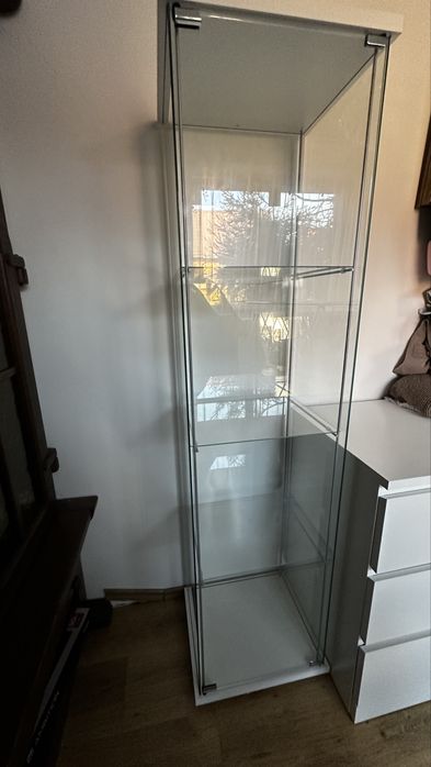 Szklana witryna IKEA