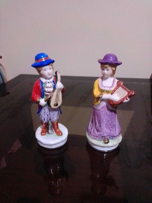 Bonecos em porcelana